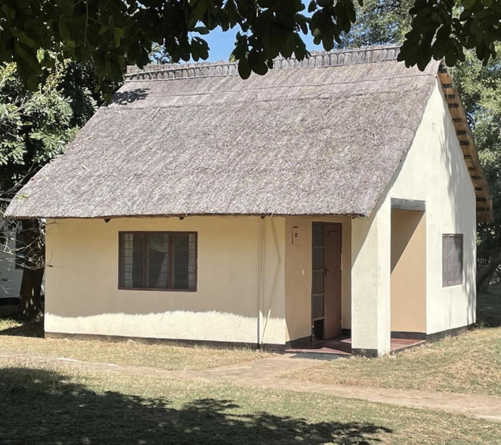 Marula Lodge Mfuwe 外观 照片
