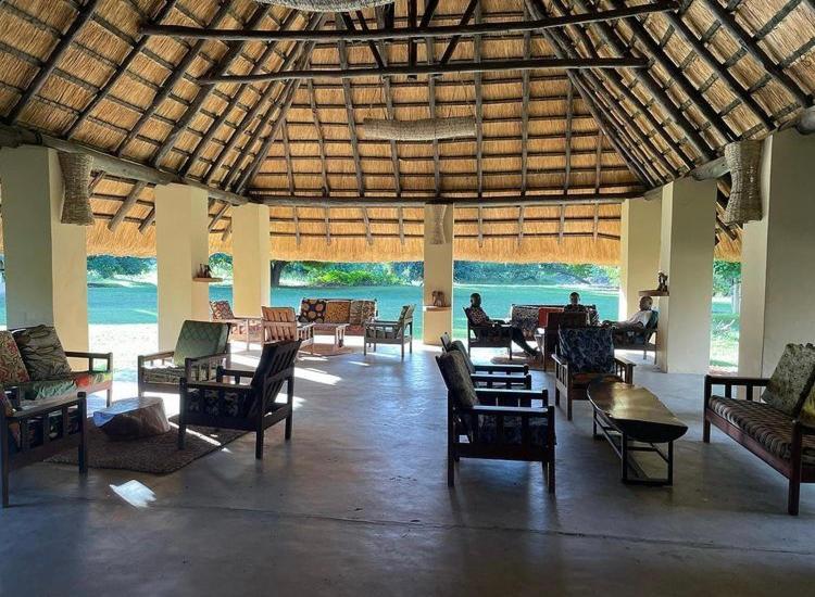 Marula Lodge Mfuwe 外观 照片